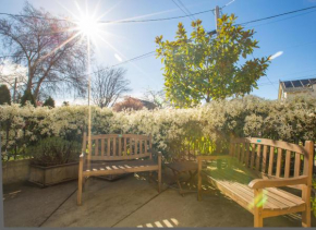 Fabulous Fairfield - 90-Day Stay, Charming 2BR 2BA House in Fairfield, 3 Blocks from Beach by Victoria Prime!